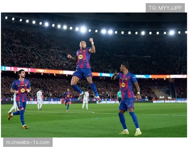 阿约泽射门被拉菲尼亚飞身挡出，巴萨逃过一劫