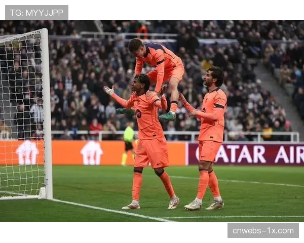 欧冠出局后,巴萨全队进行封闭训练以备战周末联赛